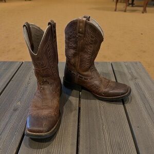 Ariat wiggle room boots